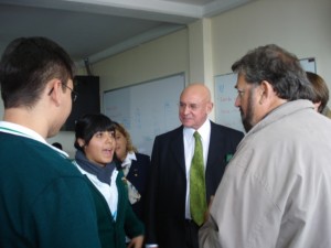 Students, Luis Echarte, and Mark Anderson at Plantel Azteca